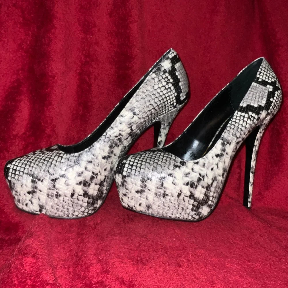STEVE MADDEN Ultra-high Heels Snakeskin (faux) Gorgeous! - Picture 1 of 10